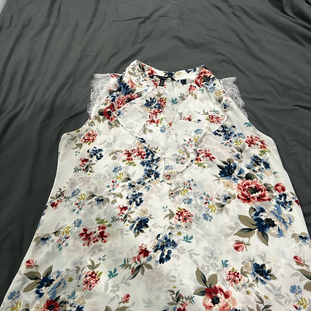 White House Black Market White Floral Blouse with Blue and Red Accents